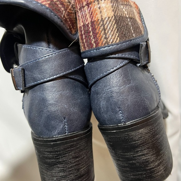 Stylish Navy and Brown Plaid Cuff Heeled Boots - Picture 5 of 9